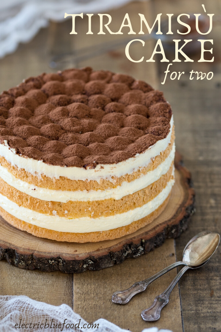Small tiramisu cake for two. This small batch tiramisù made as naked cake.