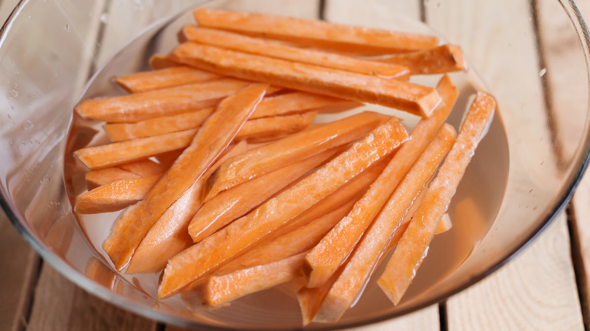 Baked sweet potato fries, crispy and healthy