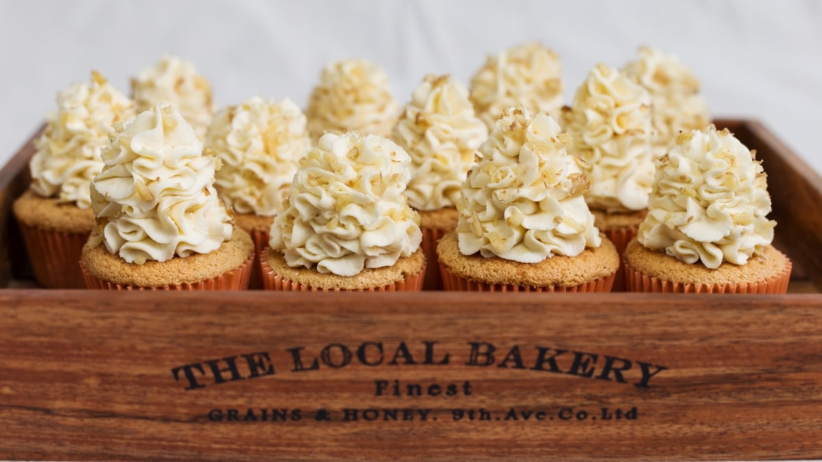 Walnut cupcakes with honey mascarpone frosting