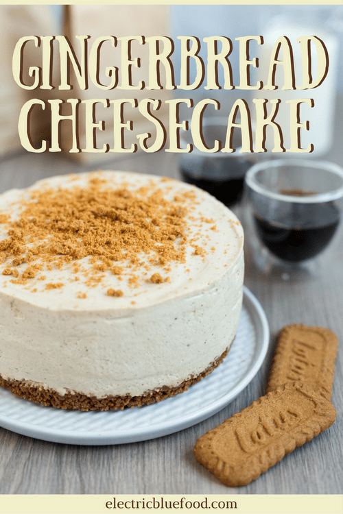 No-bake gingerbread cheesecake with a speculoos base. A creamy cheese filling featuring a gingerbread spice mix on a delicious Lotus Biscoff base.