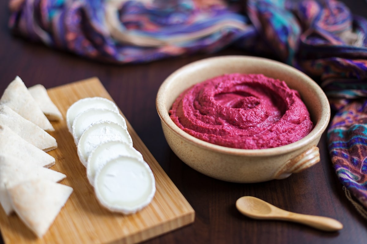 Beetroot hummus dip