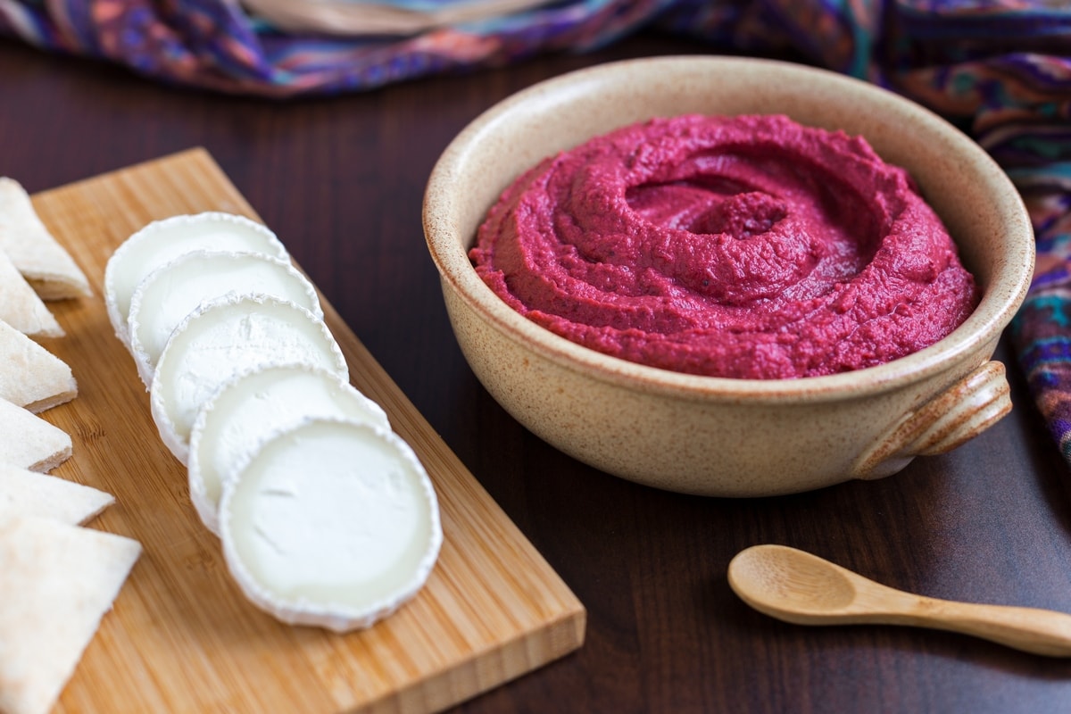 Beetroot hummus dip