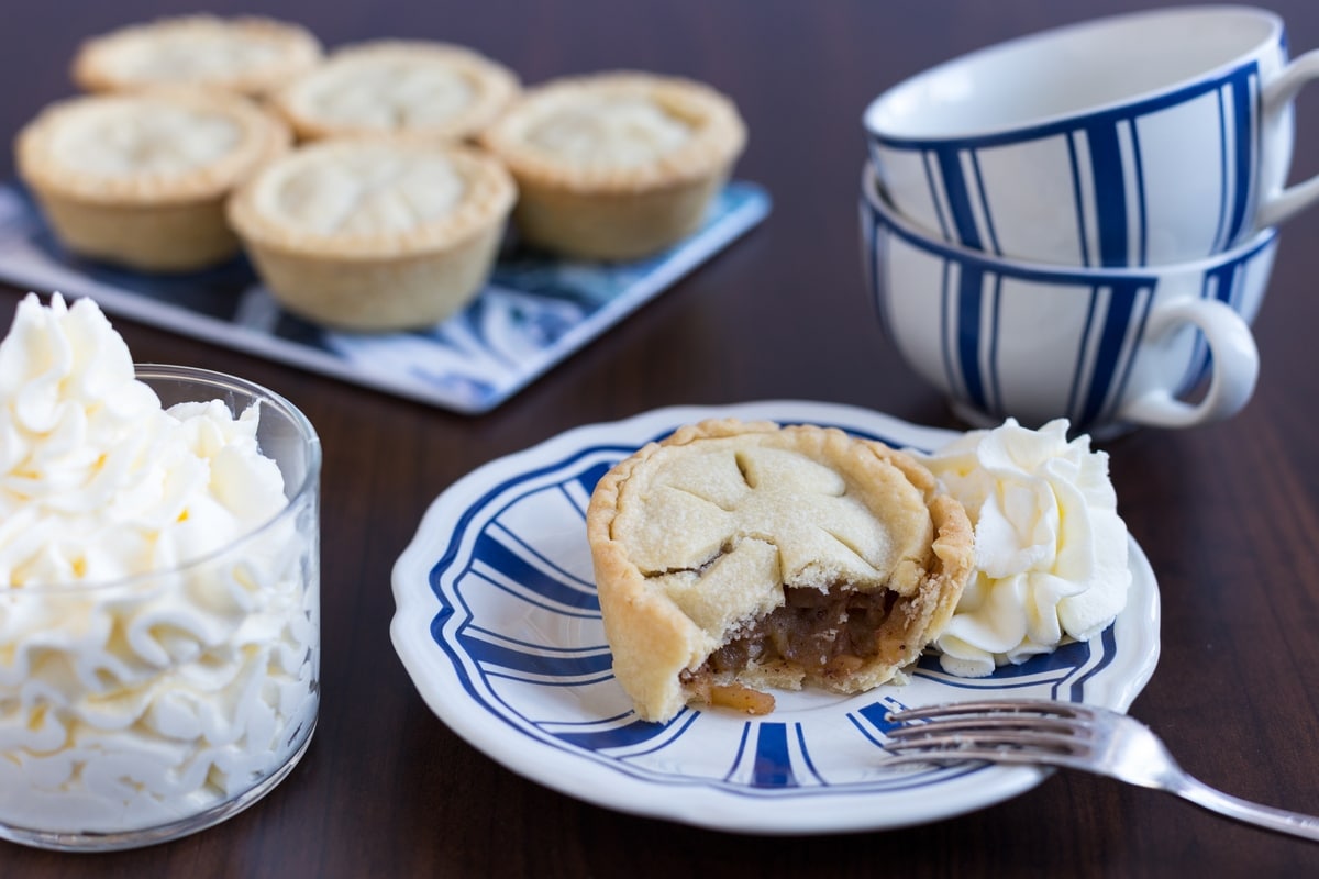 Apple cinnamon mini pies