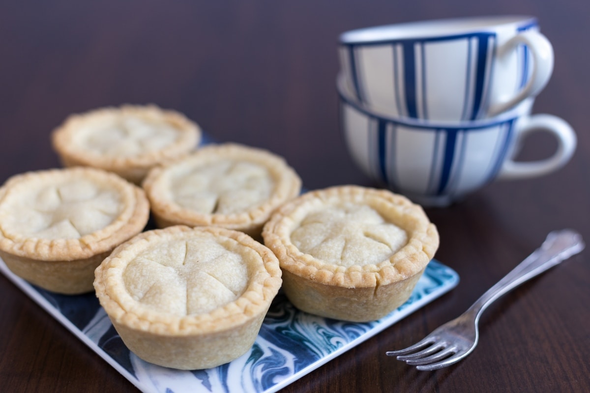 Apple cinnamon mini pies