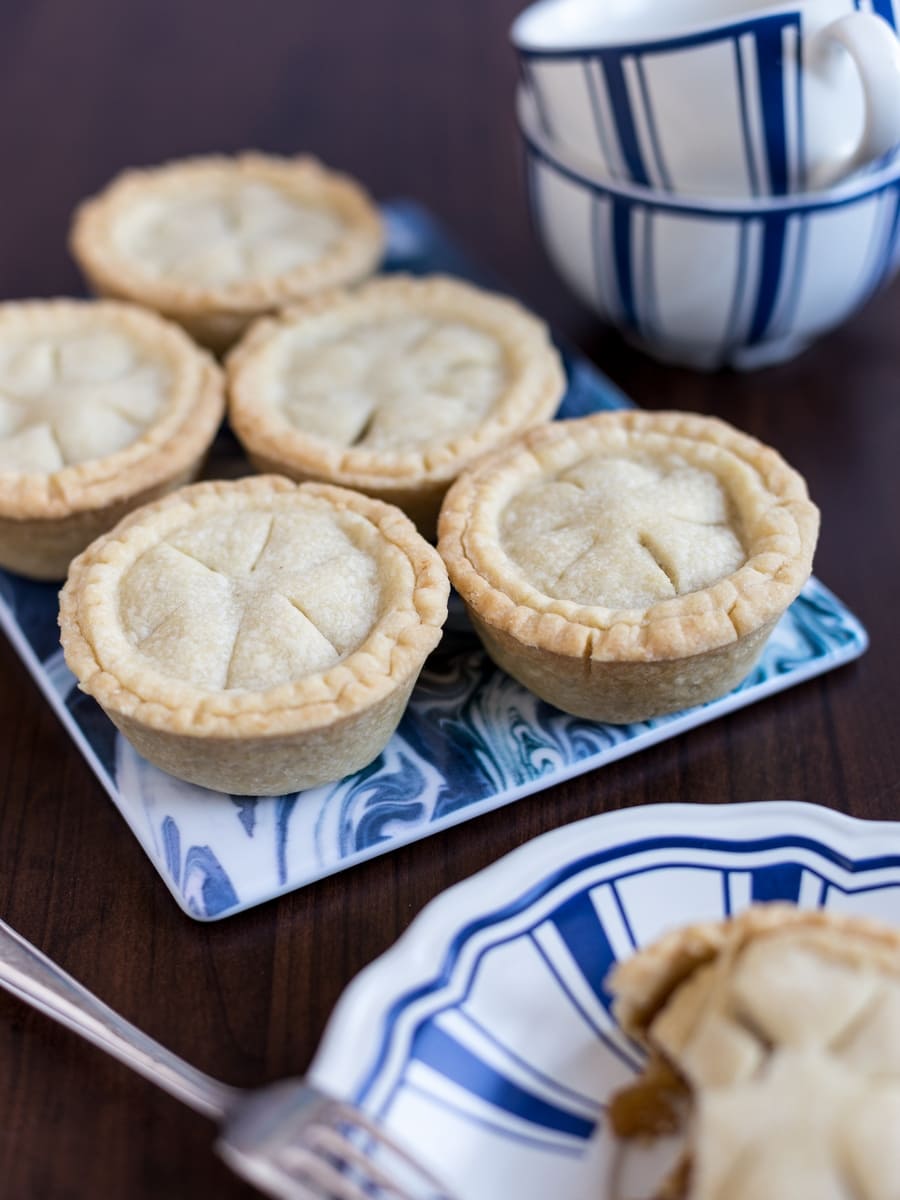 Apple cinnamon mini pies