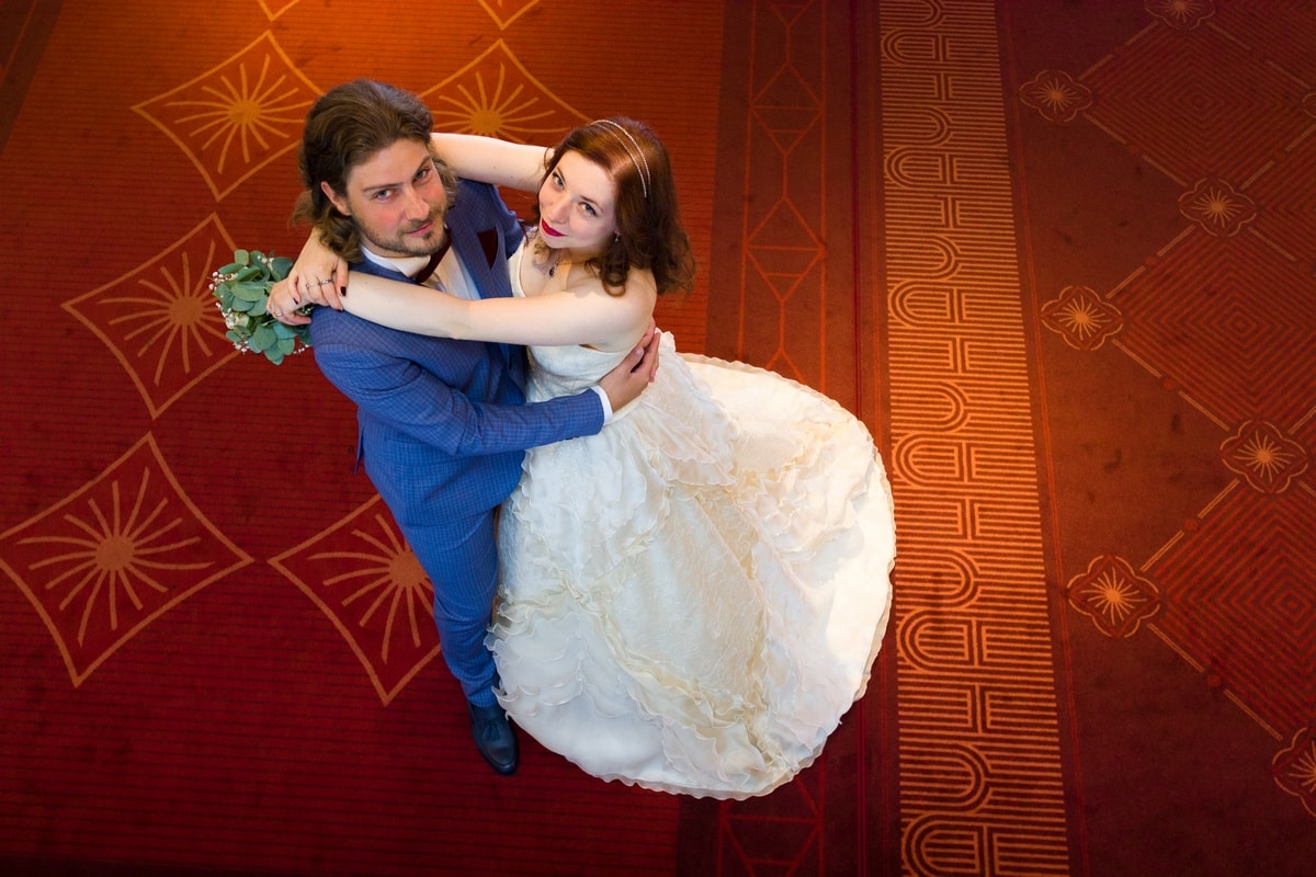 My wedding photo shoot at the beautiful hotel Haymarket by Scandic in Stockholm. We took our wedding pictures in the lobby and the bar Americain. Haymarket is a wonderful location for wedding photography.