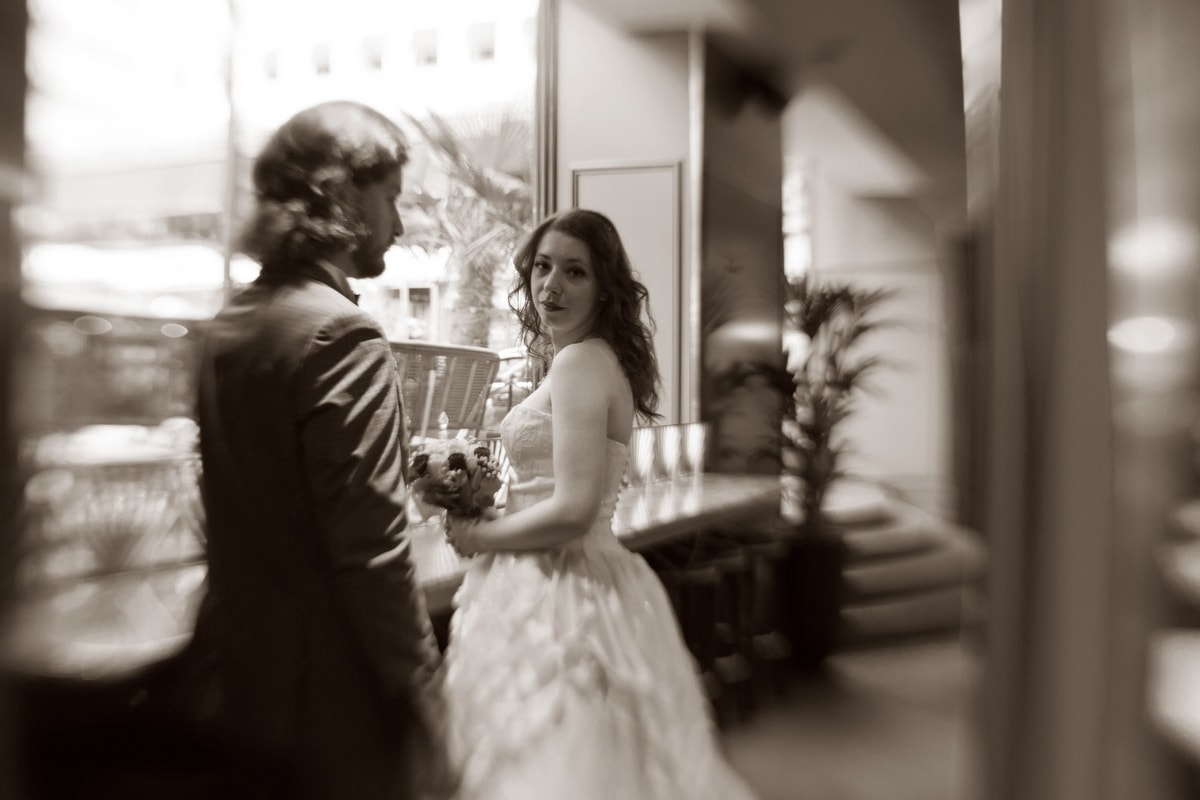 My wedding photo shoot at the beautiful hotel Haymarket by Scandic in Stockholm. We took our wedding pictures in the lobby and at the bar Americain. Haymarket is a wonderful location for wedding photography in Stockholm.