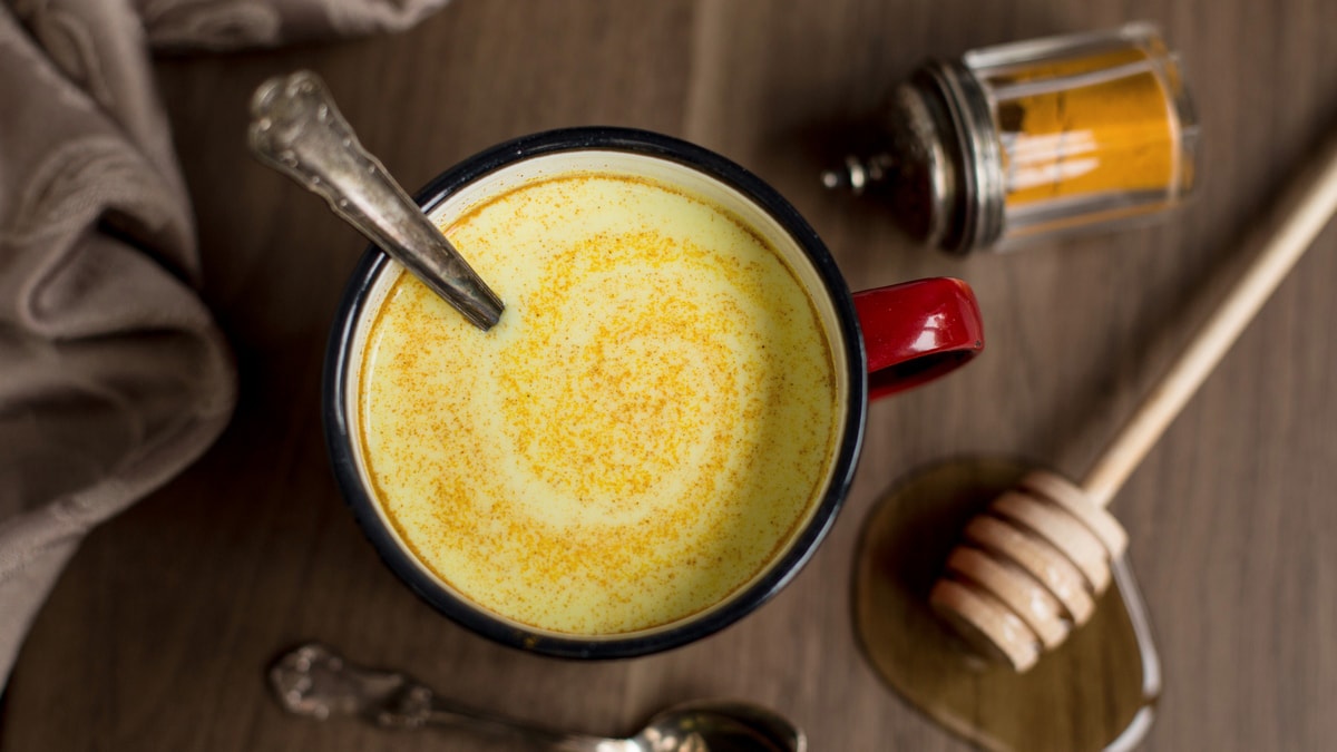 Hot honey rum latte with turmeric powder. 