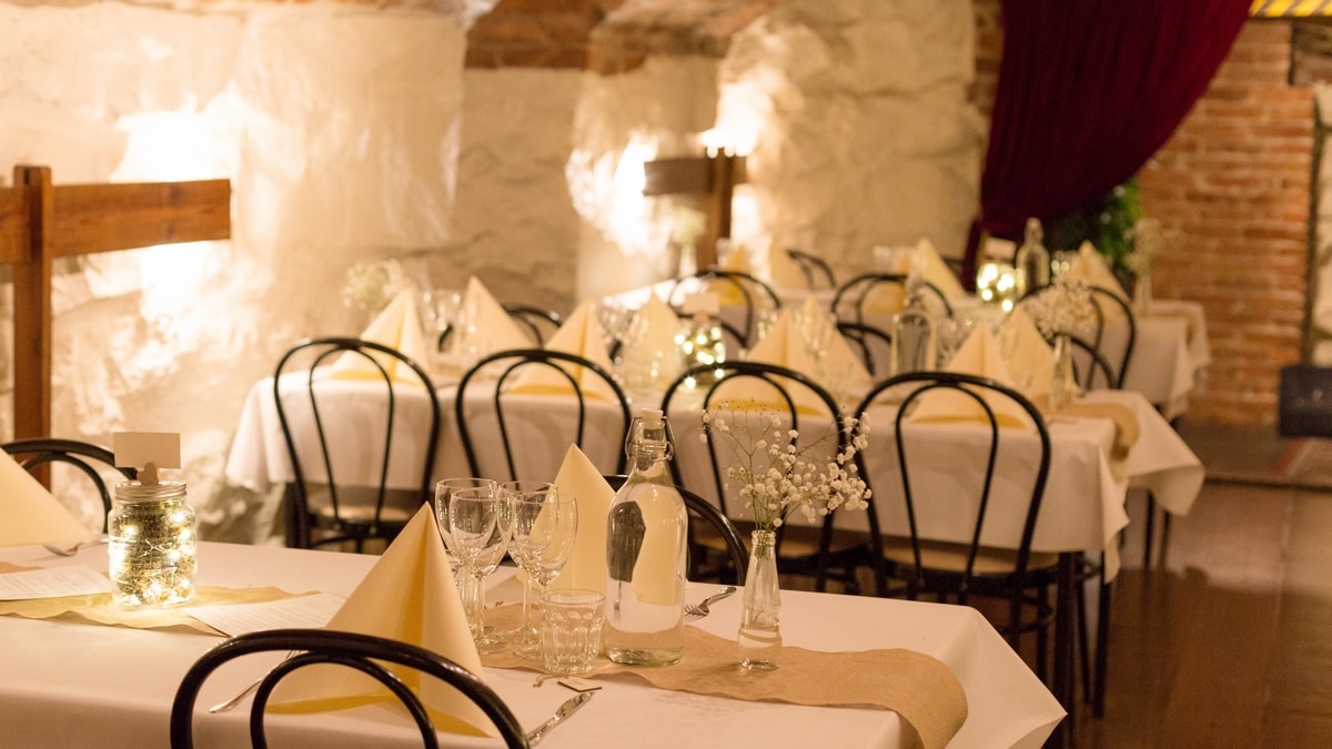 DIY wedding table decorations. My wedding reception food and decorations.