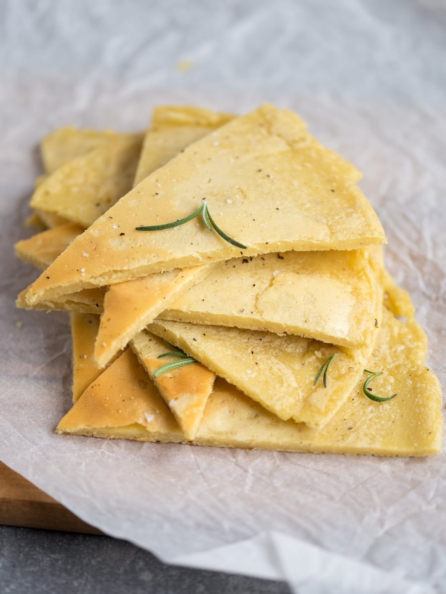 Farinata triangular slices