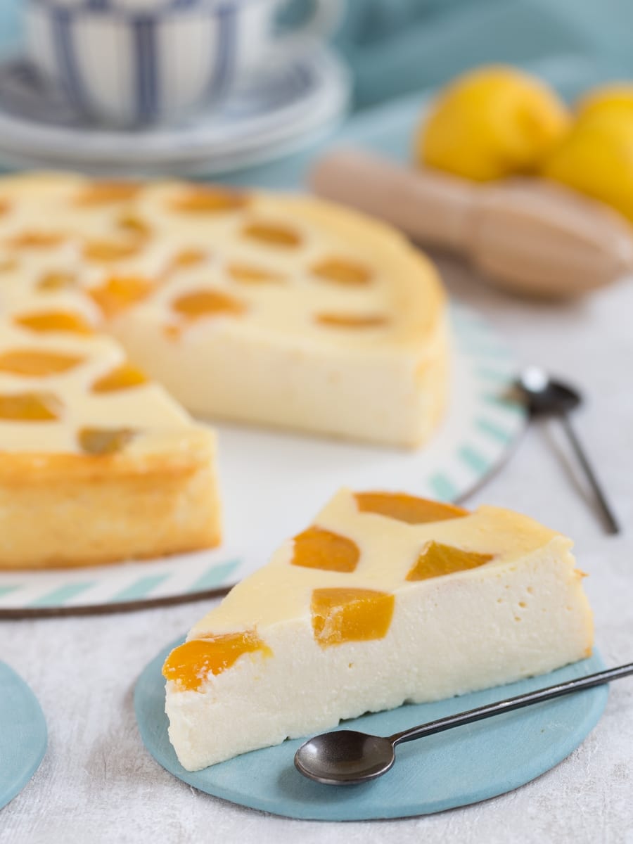 crustless ricotta cheesecake with canned peaches sliced