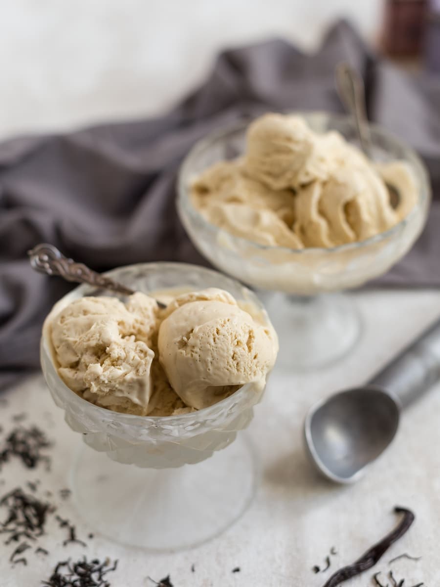 London fog no churn ice cream served in two glass bowls.