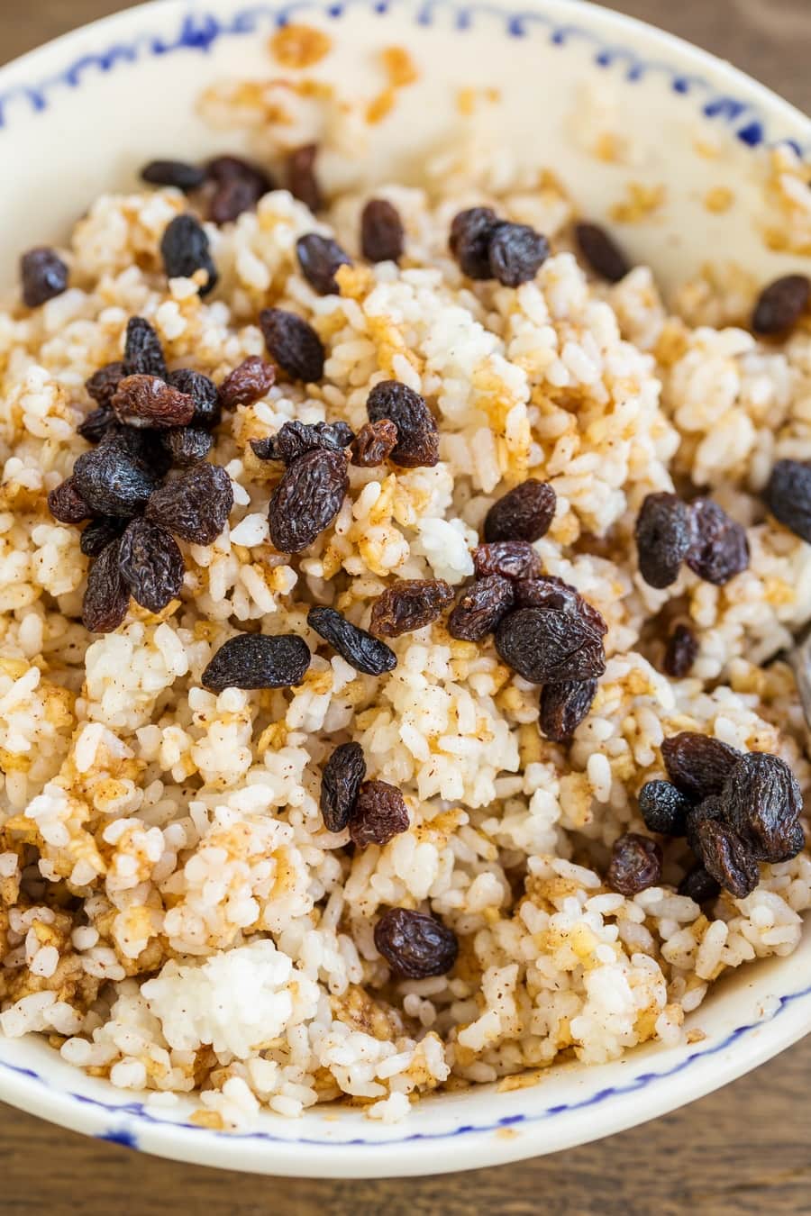 Cooked rice mixed with apples, cinnamon, sugar and raisins.