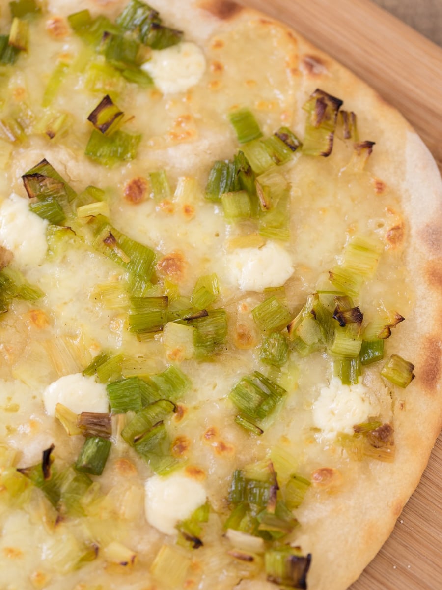 Mascarpone on pizza: pizza bianca with leek and mascarpone topping.