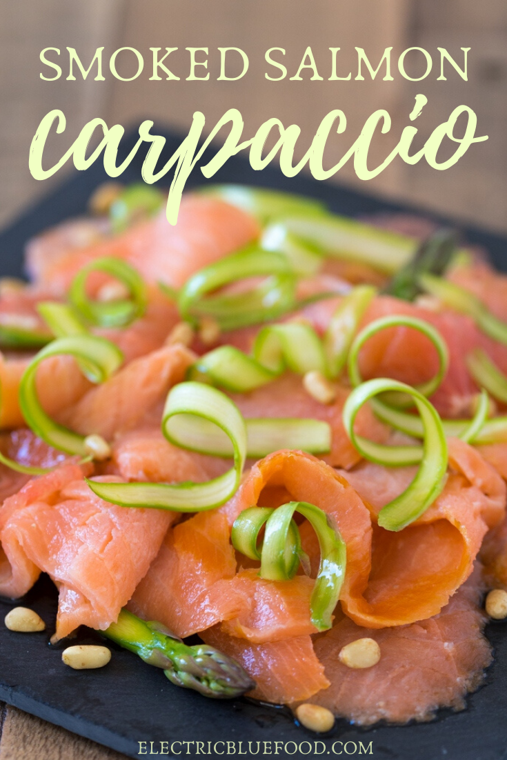 A delicious summer dish: grapefruit and smoked salmon carpaccio with shaved asparagus and toasted pine nuts. Serve it as a starter or as a light lunch.