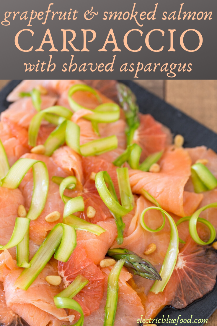 A delicious summer dish: grapefruit and smoked salmon carpaccio with shaved asparagus and toasted pine nuts. Serve it as a starter or as a light lunch.