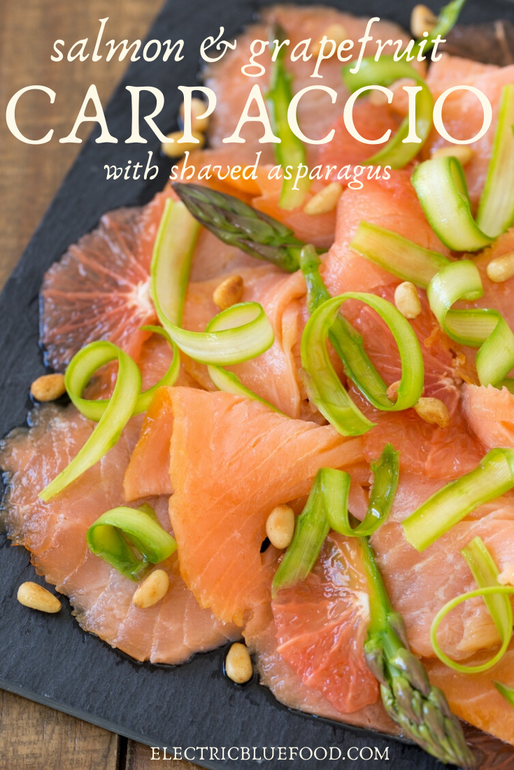 A delicious summer dish: grapefruit and smoked salmon carpaccio with shaved asparagus and toasted pine nuts. Serve it as a starter or as a light lunch.