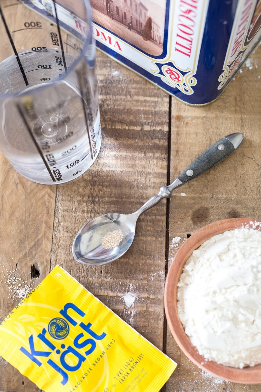 Small amount of instant yeast, water and flour: the ingredients to make a poolish.