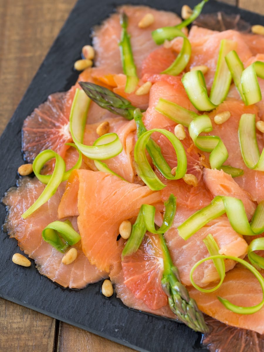 Grapefruit and smoked salmon carpaccio with raw asparagus.