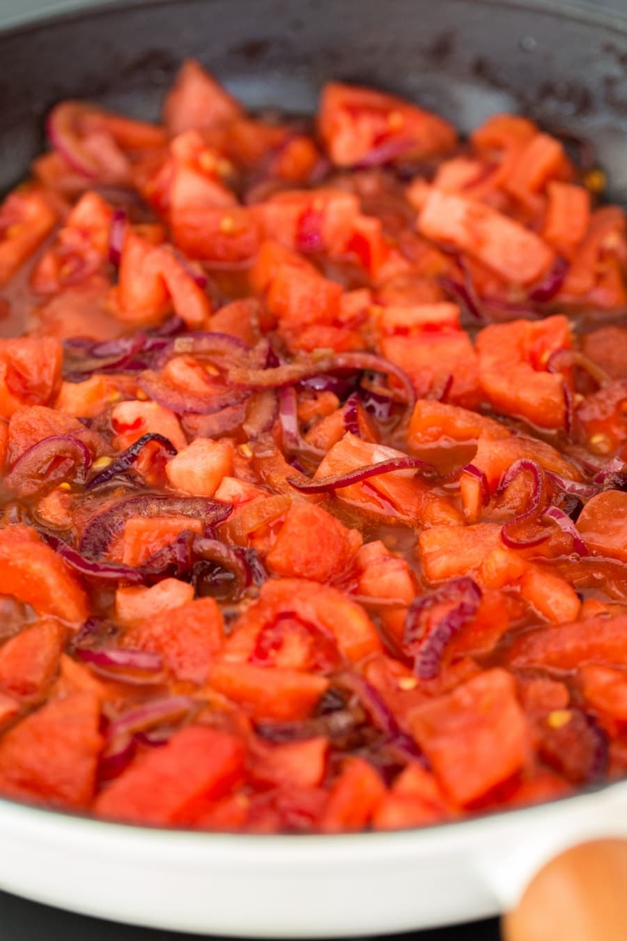 Balsamico onion and tomato sauce.