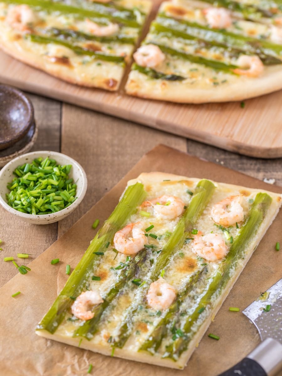 Asparagus mascarpone flatbread with mascarpone sauce.