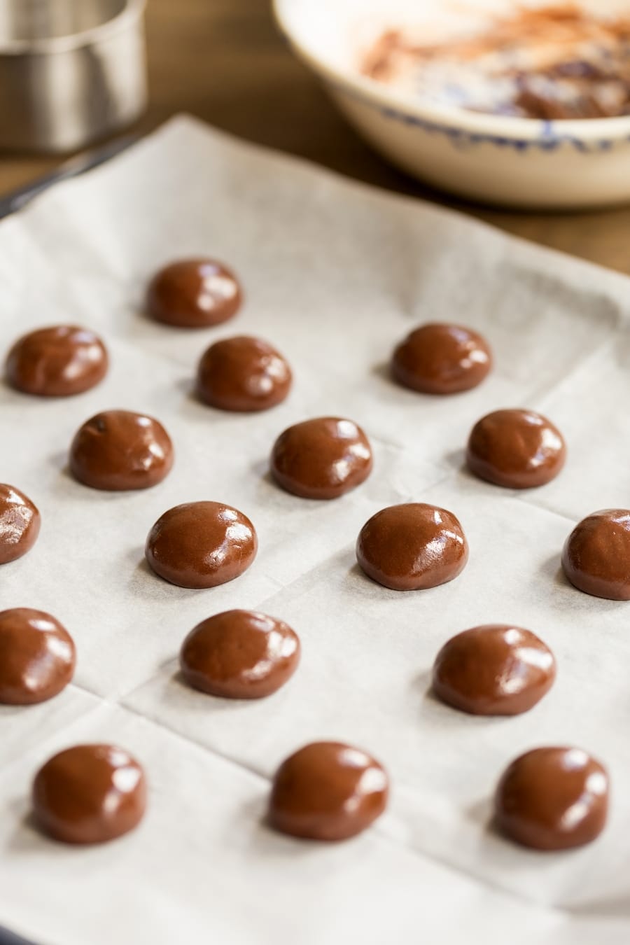 Nutellotti dough balls on an oven tray lined with baking paper.