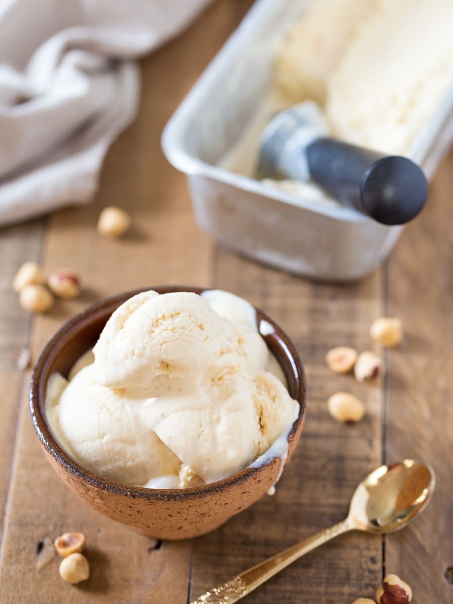 No-churn hazelnut ice cream served in a brown bowl.