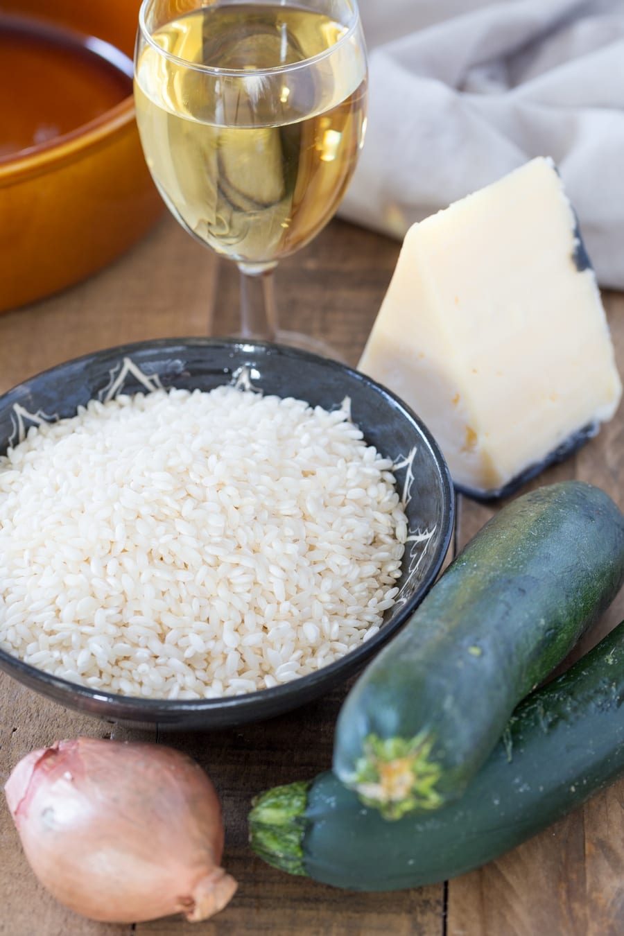Zucchini cheddar risotto main flavours: zucchini, cheddar, white wine and risotto rice.