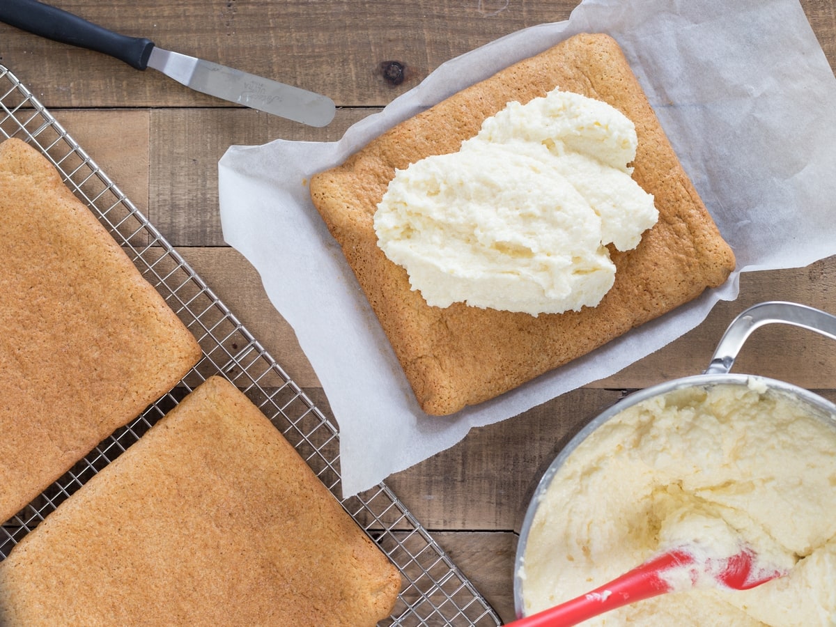 Polish honey cake assembling.