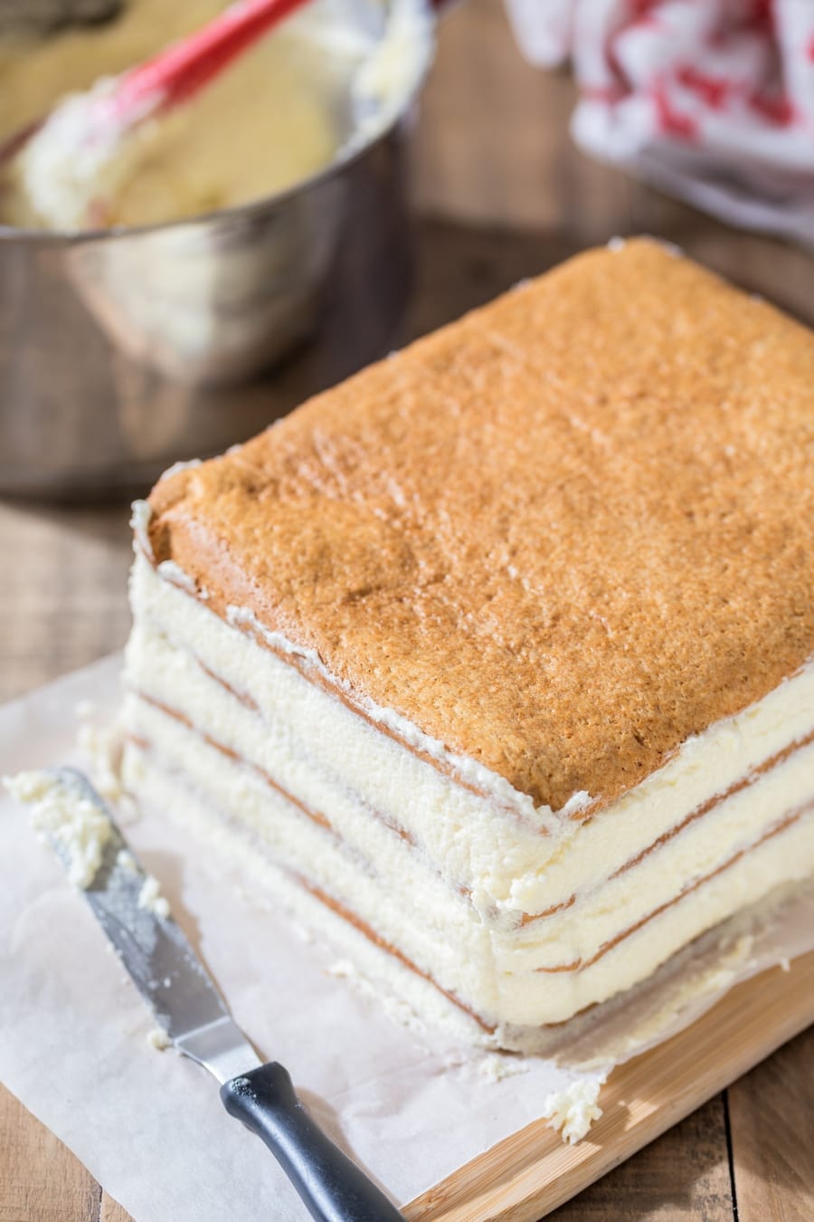 Assembling layers of Polish honey cake.