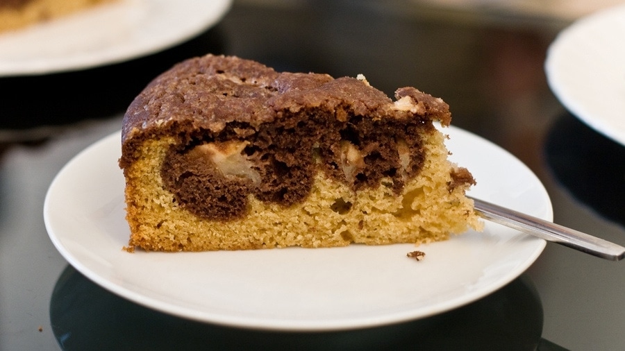 Slice of Fale Dunaju cake displaying the wavy pattern.