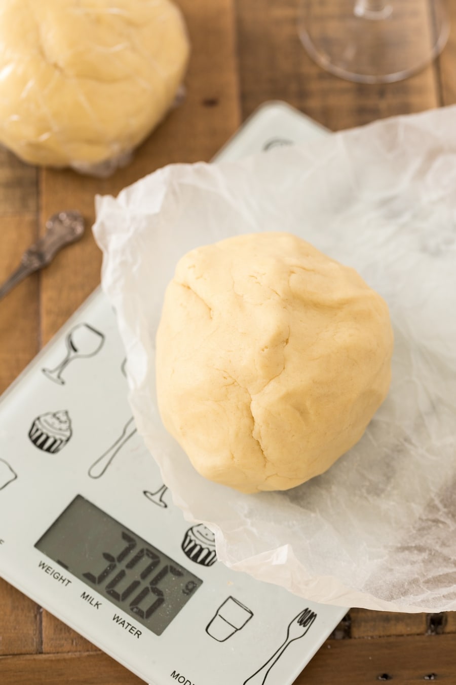 Divide dough balls using a kitchen scale.