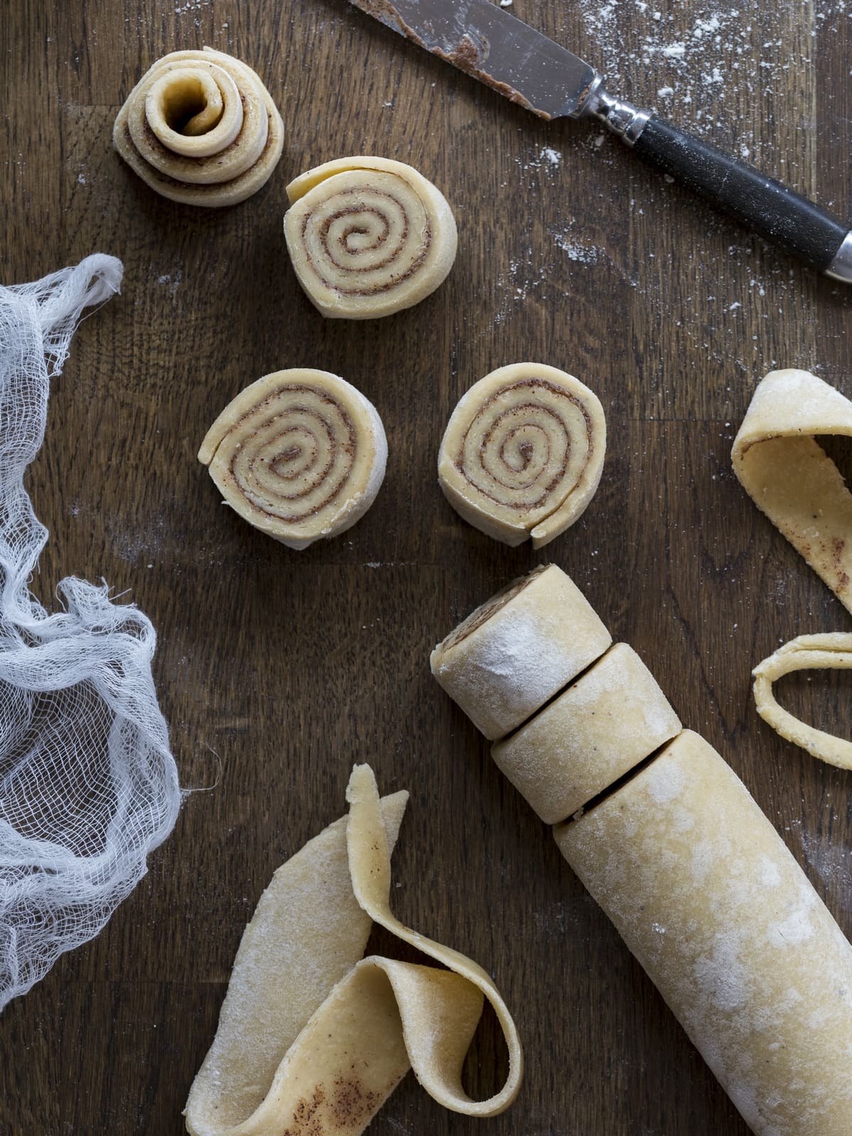 Cutting out small cinnamon buns to make as muffin tin kanelbulle.