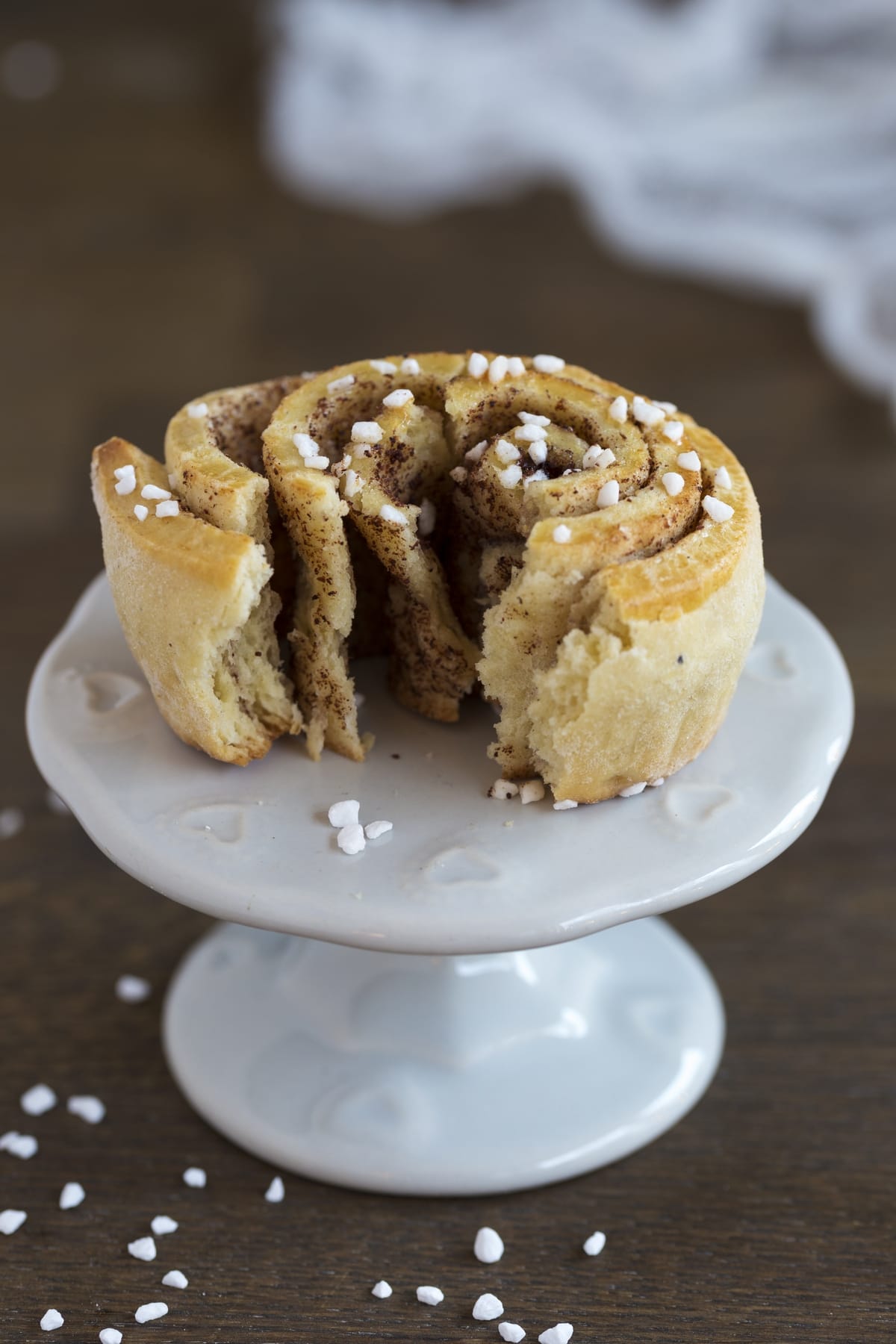 Kanelbulle ripped open to show inner swirls.