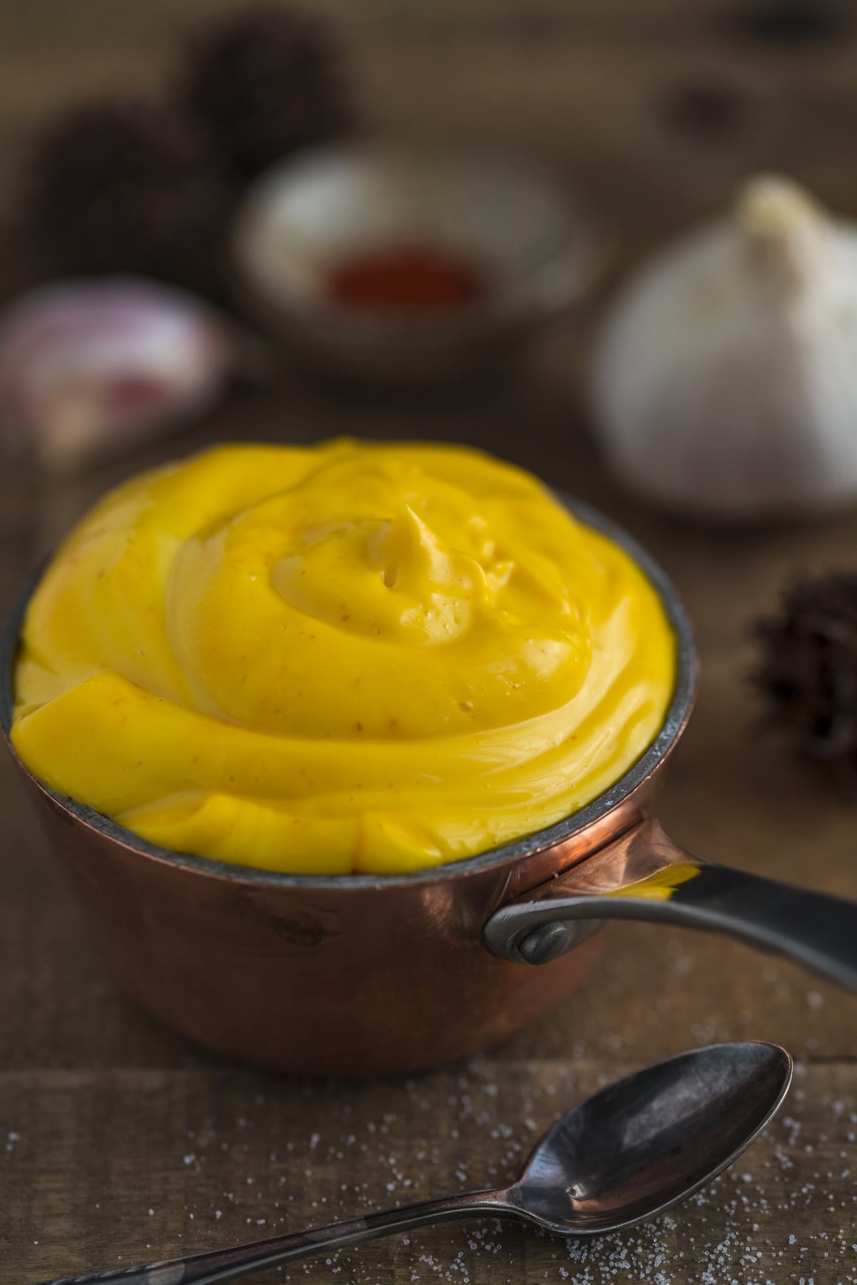Yellow mayonnaise with saffron and garlic.