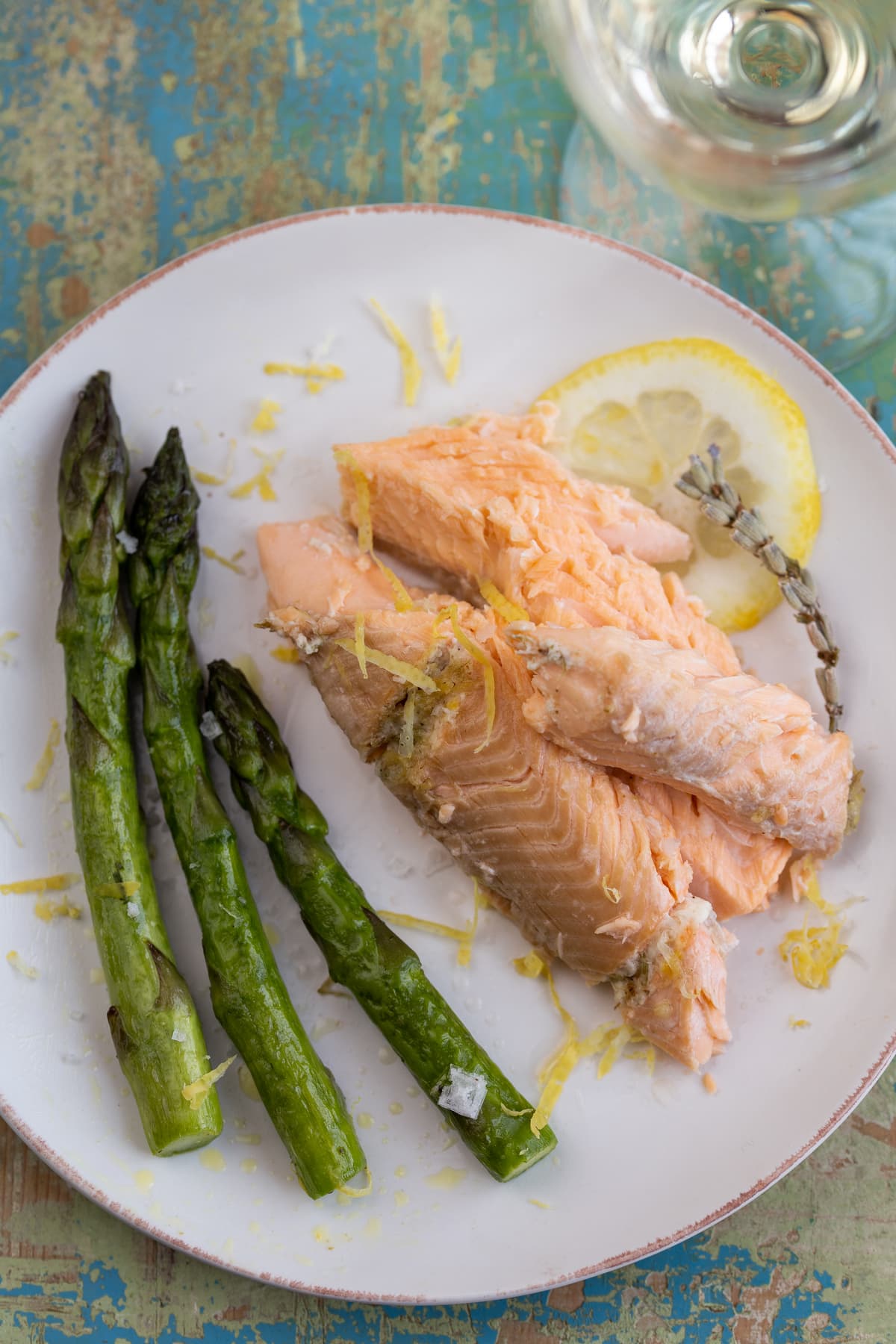 Baked trout fillets served with asparagus.