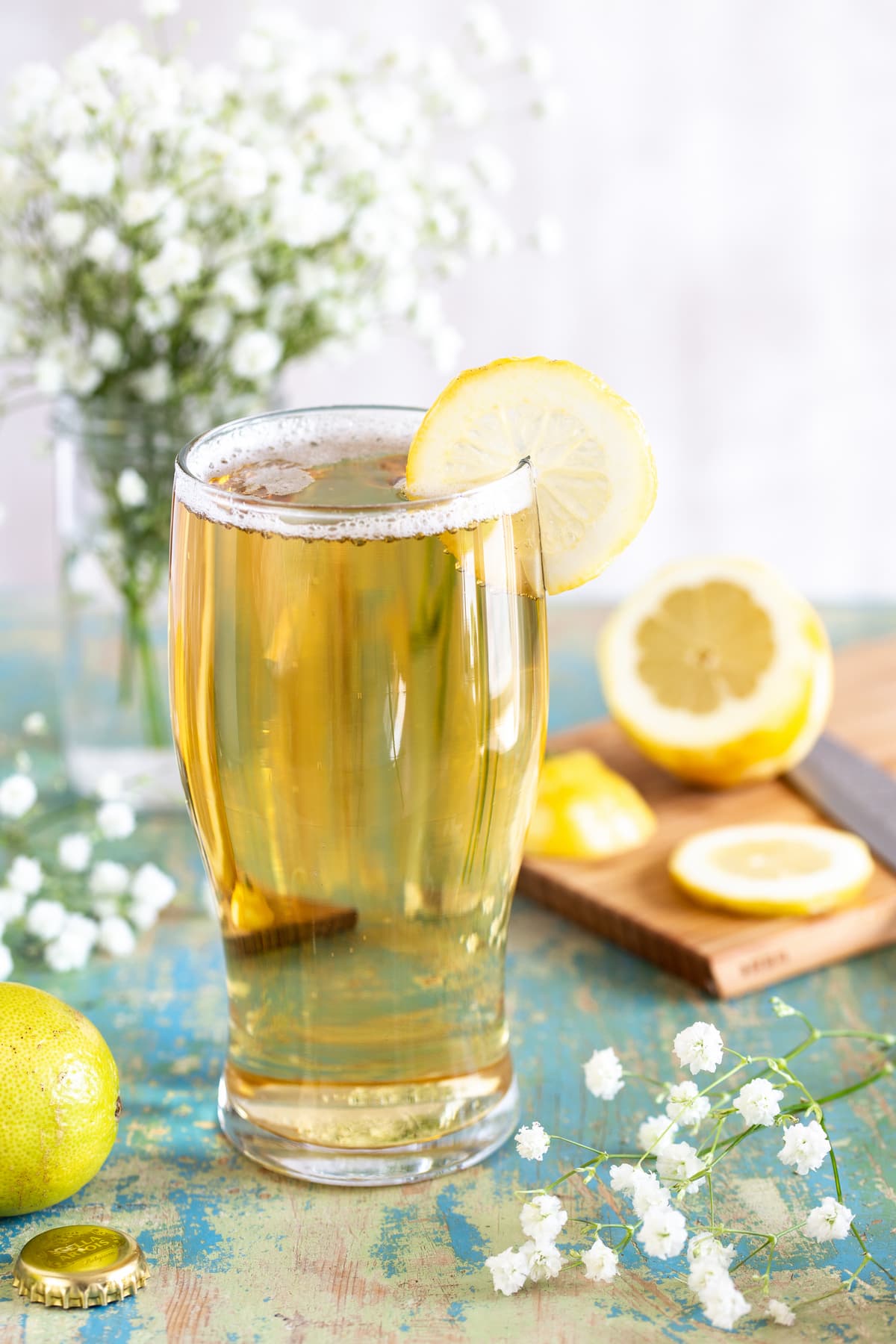 Panache served with a slice of lemon.