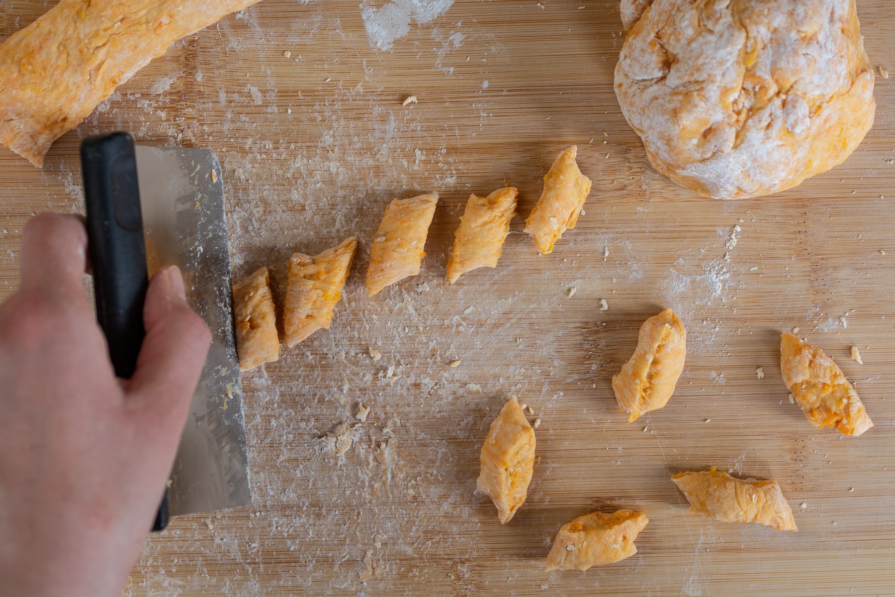 How to cut gnocchi lumps.