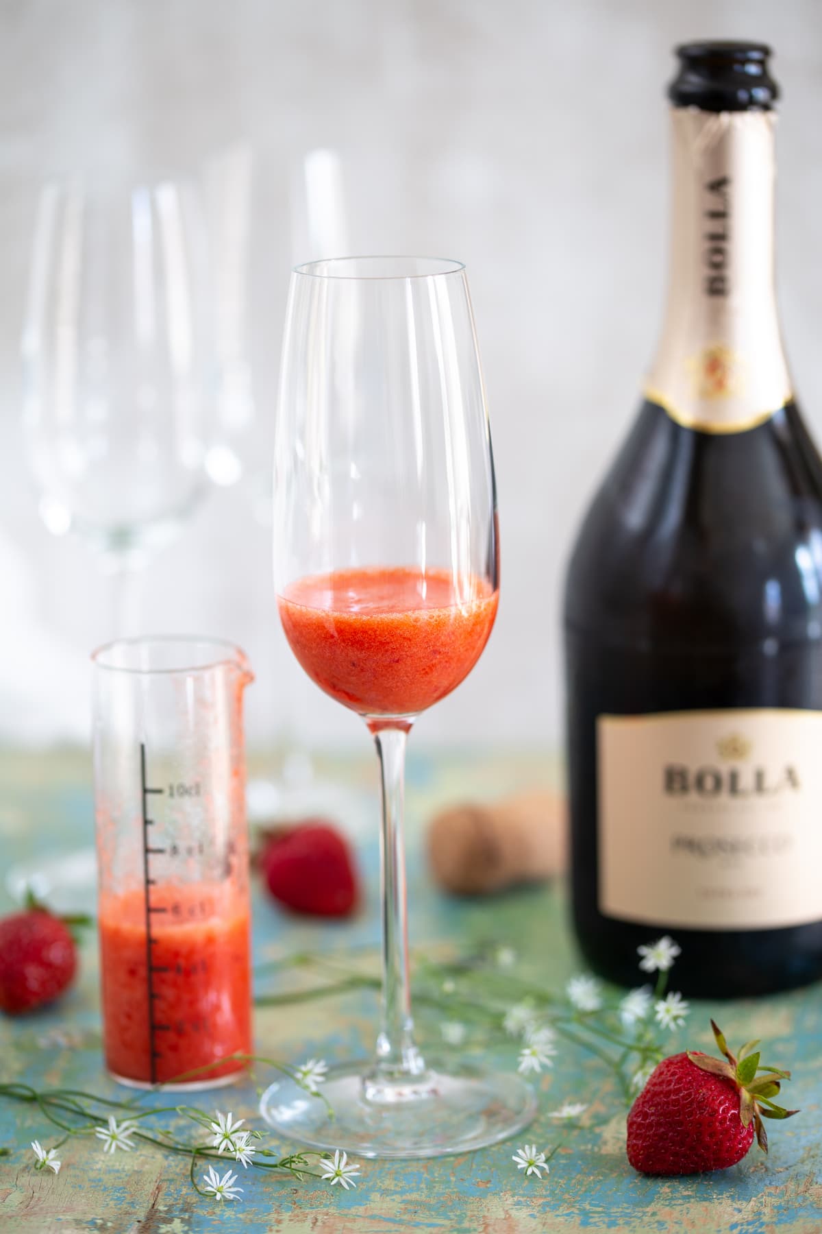 Showing the amount of purée in the serving glass.
