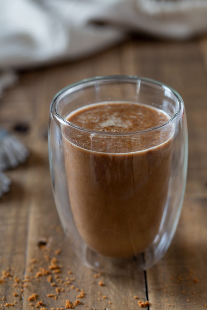 Lotus Biscoff milk in a glass.