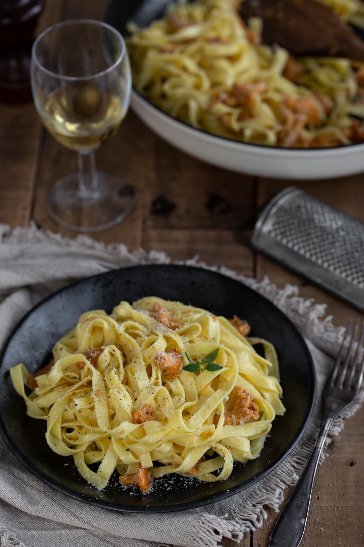 A portion of tagliatelle with chanterelles.