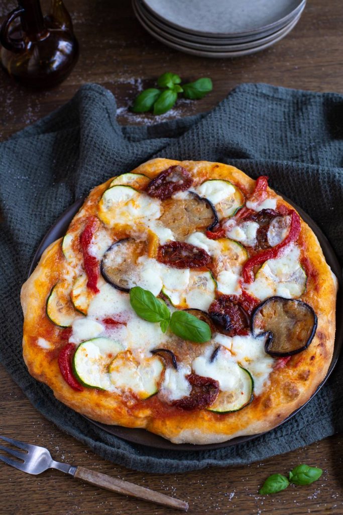 Pizza ortolana with buffalo mozzarella.