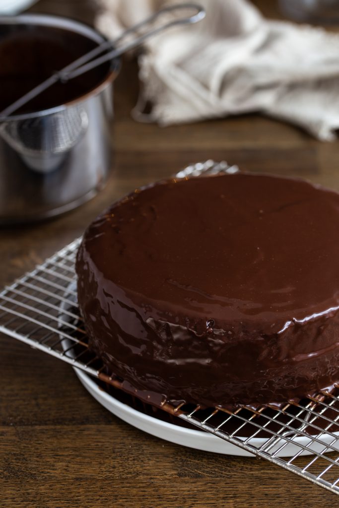 Covering the cake with ganache.